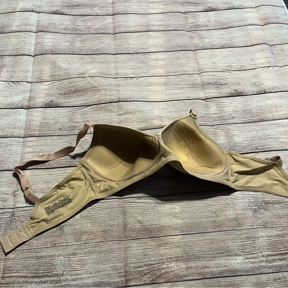 Nude Hanes No Underwire Bra, Adjustable Straps, Nipple Shield, Size 40C